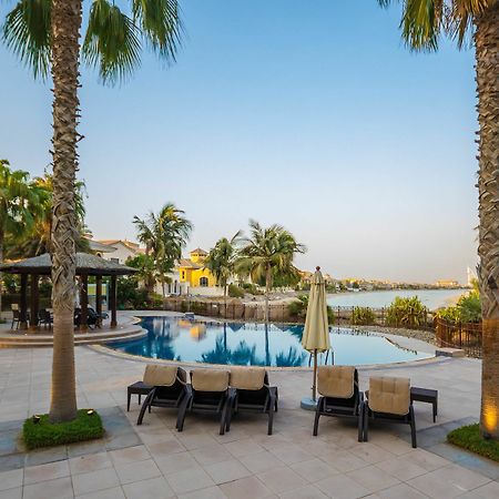 Yanjoon Holiday Homes - Palm Jumeirah Frond A Villas دبي المظهر الخارجي الصورة