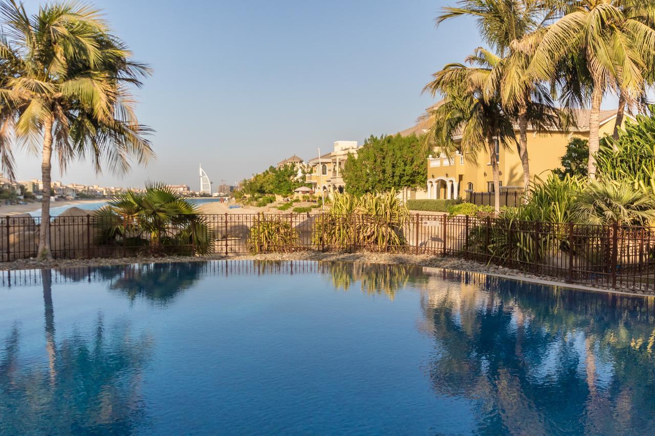 Yanjoon Holiday Homes - Palm Jumeirah Frond A Villas دبي المظهر الخارجي الصورة