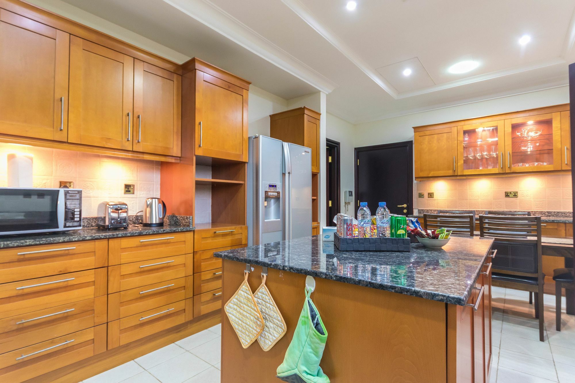 Yanjoon Holiday Homes - Palm Jumeirah Frond A Villas دبي المظهر الخارجي الصورة